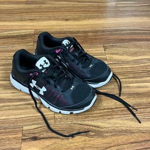 Under Armour Assert 6 Sneaker Black Size 5.5